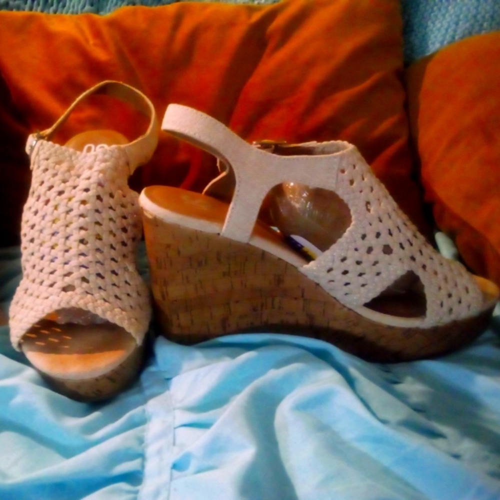 Opened toe beige wedge